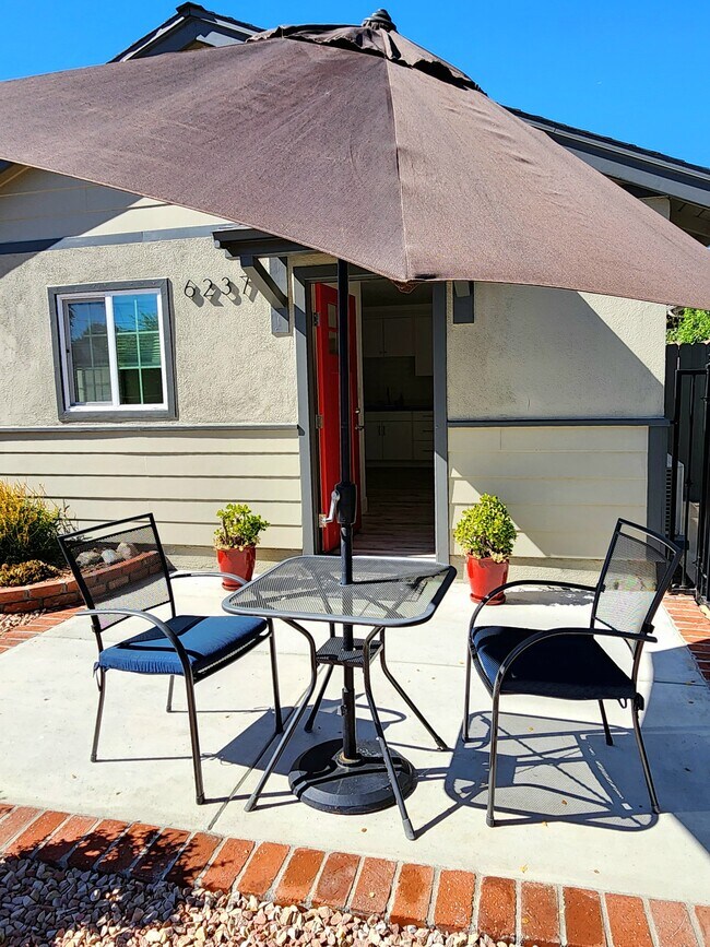 Foto del edificio - 6235 Aura Ave