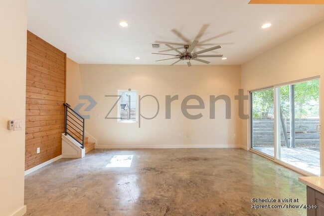 Building Photo - 2104 Haskell St