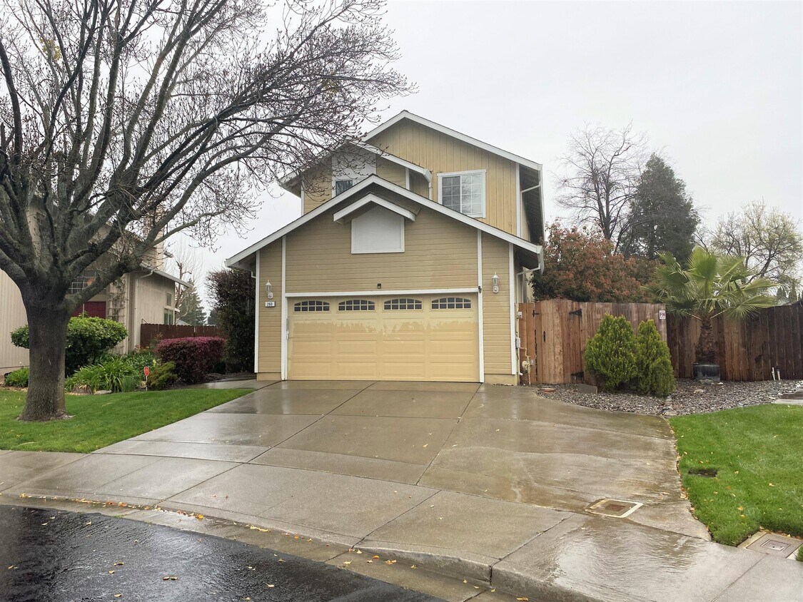260 Aaron Cir, Vacaville, CA 95687 House Rental in Vacaville, CA