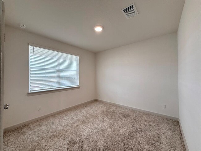 Building Photo - 402 Barton Creek Ln