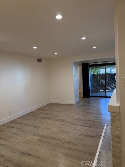 Foto del edificio - 6275 Canoga Ave