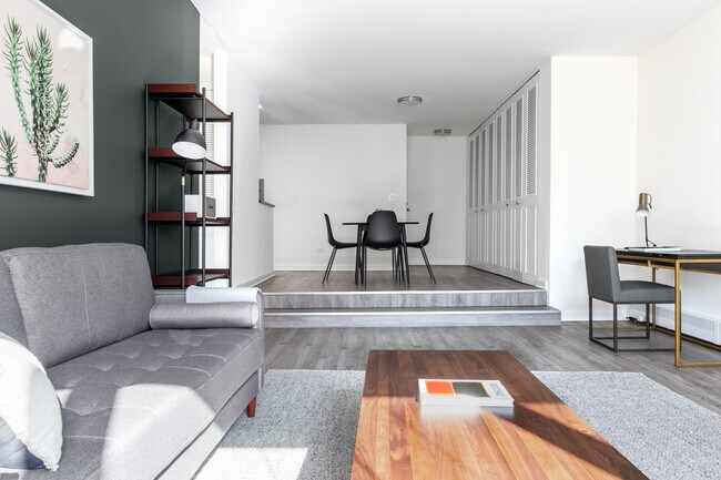 Foto del edificio - 7330 Bluff Springs Rd