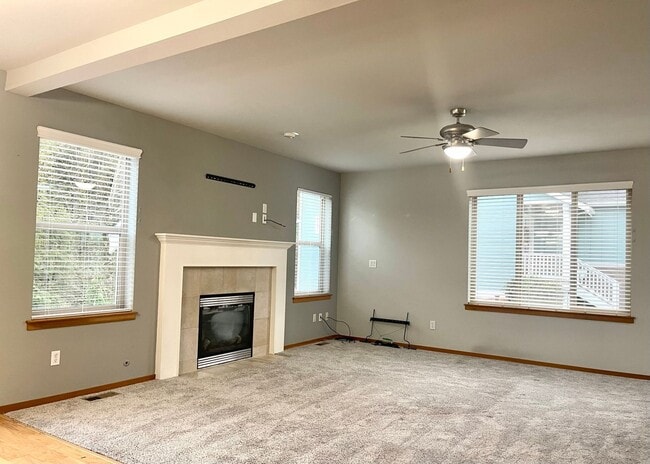 Building Photo - In town Poulsbo...close to everything! Bri...