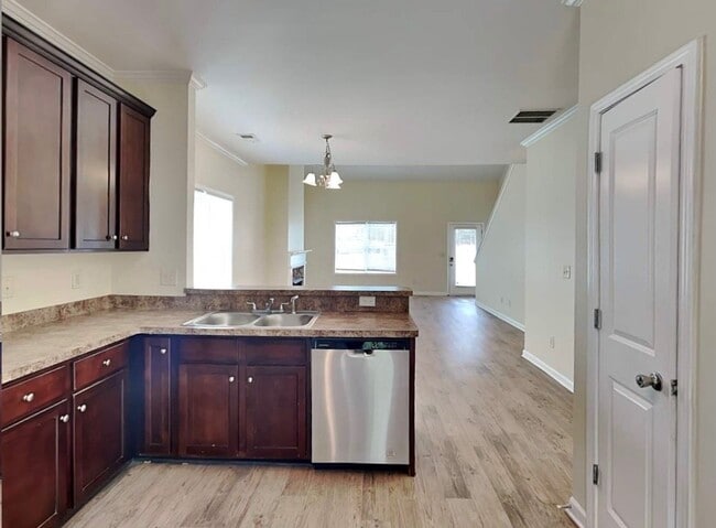 Foto del edificio - 9120 Brookbend Dr