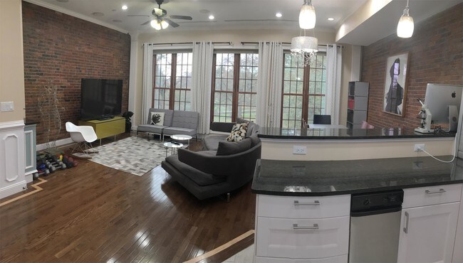 Building Photo - 134 Boylston St