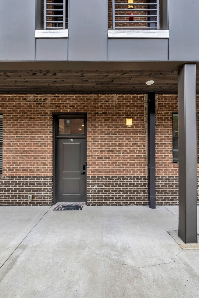 Building Photo - 1403 Martin St