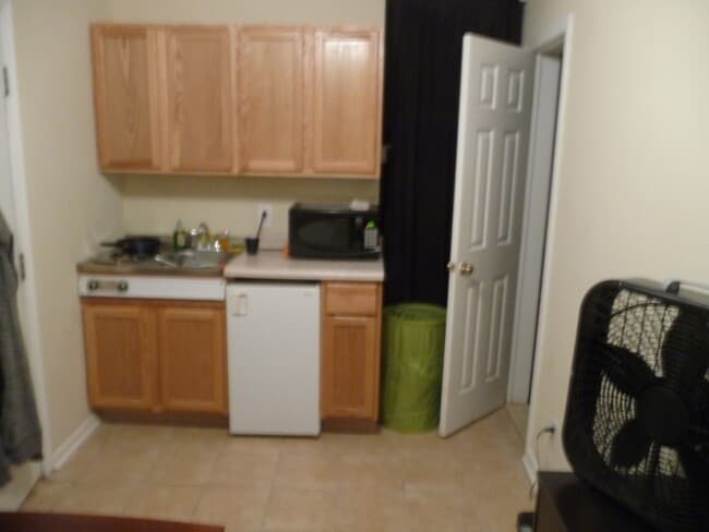Foto del edificio - 422 N Salisbury St