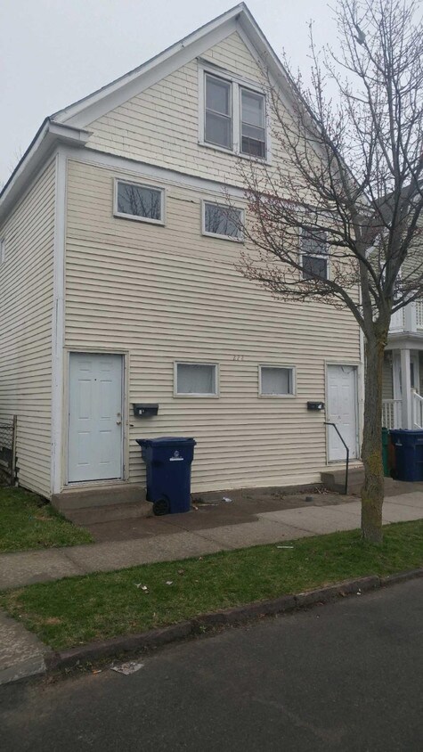 Primary Photo - 222 RIVERSIDE 3 BED 1 BATH UPPER APT FOR RENT
