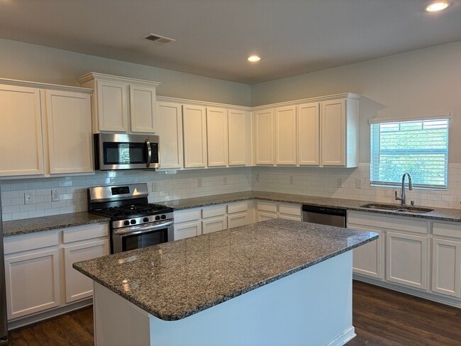 Building Photo - 407 Lakemont Dr