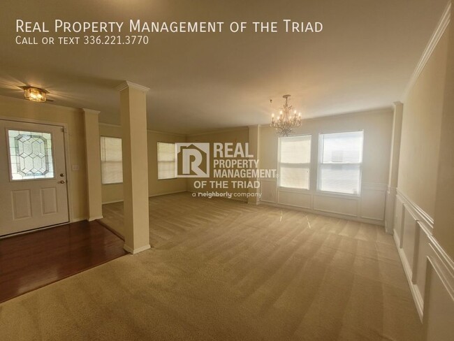 Foto del edificio - *Move In Special* Lovely 4 BR/2.5 BA w/ Lo...