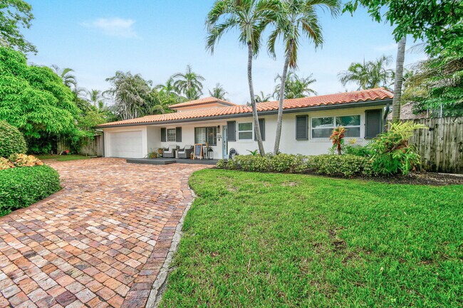 Building Photo - 8110 W Lake Dr