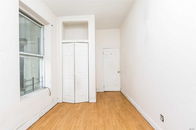 Building Photo - 815 St Johns Pl