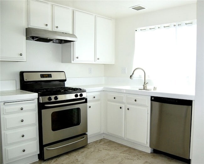 Foto del edificio - 2395 N River Trail Rd