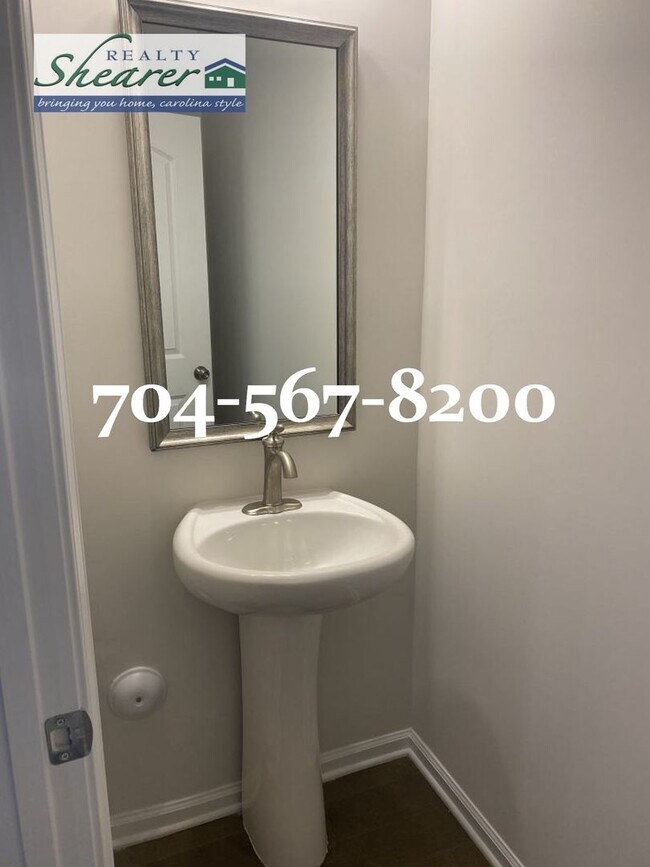 Building Photo - Newer 3 Bedroom Townhome in Matthews