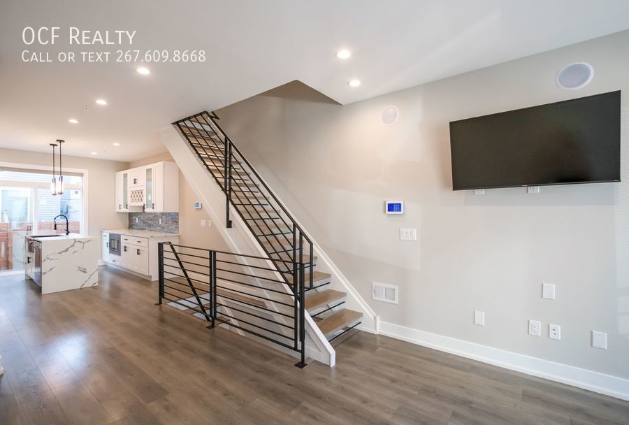Foto principal - 3 Bed Norris Square Townhome