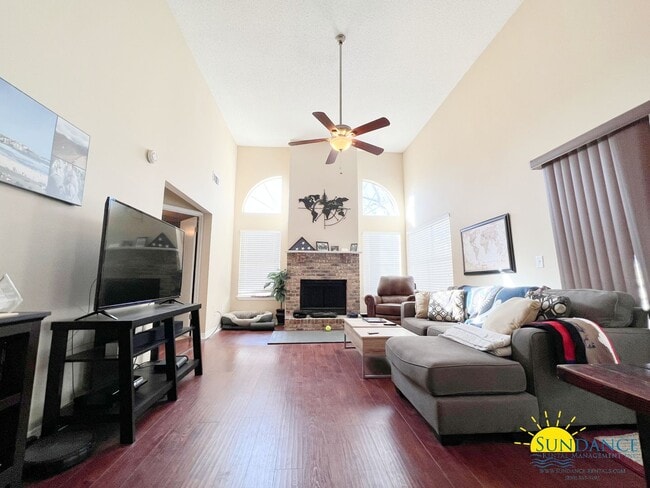 Building Photo - Great home between Eglin & Hurlburt Field!