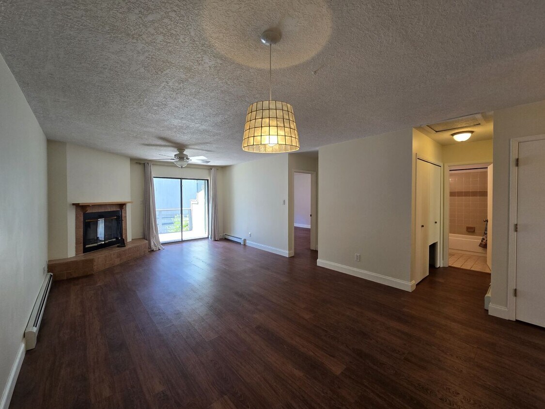 Primary Photo - 1300 Iris St