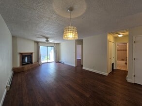 Building Photo - 1300 Iris St
