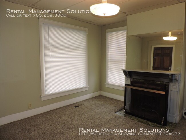 Building Photo - 1912 SW Buchanan St #1- 2 BED/1 BATH