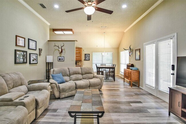 Building Photo - Beautiful Home on Mature Tree'd Lot  in We...