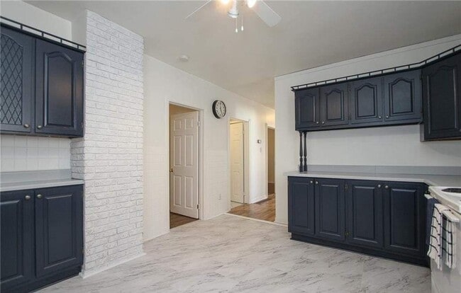 Photo du bâtiment - Spacious 4 Bed / 1 Bath Home in Sudbury – $2,500/month + Utilities