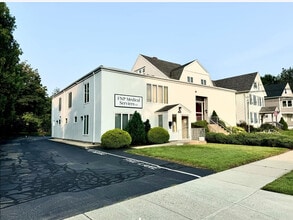 Building Photo - 425 Montauk Ave