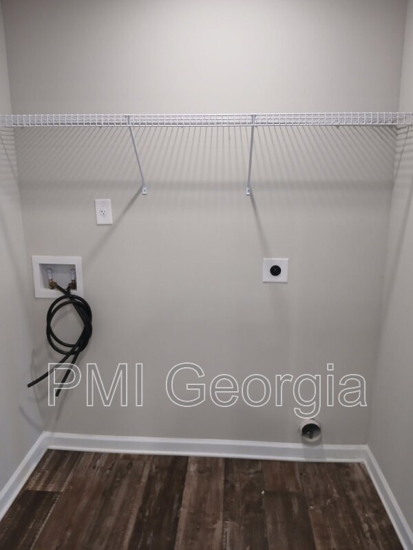 Building Photo - 1622 Pauli Dr