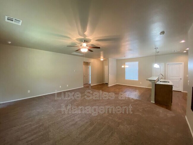 Foto del edificio - 12113 Stockdale Pl