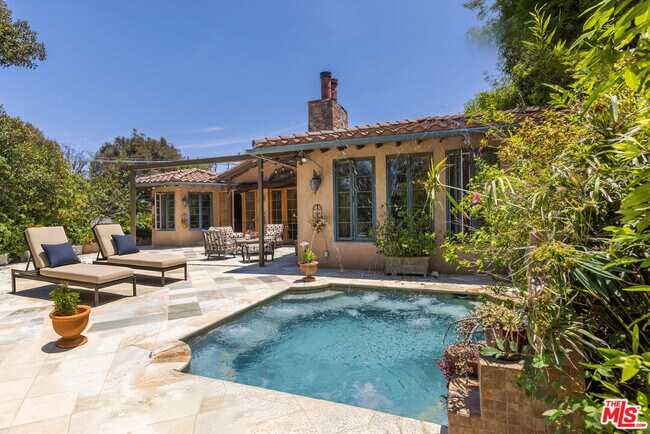 Foto del edificio - 15401 Brownwood Pl