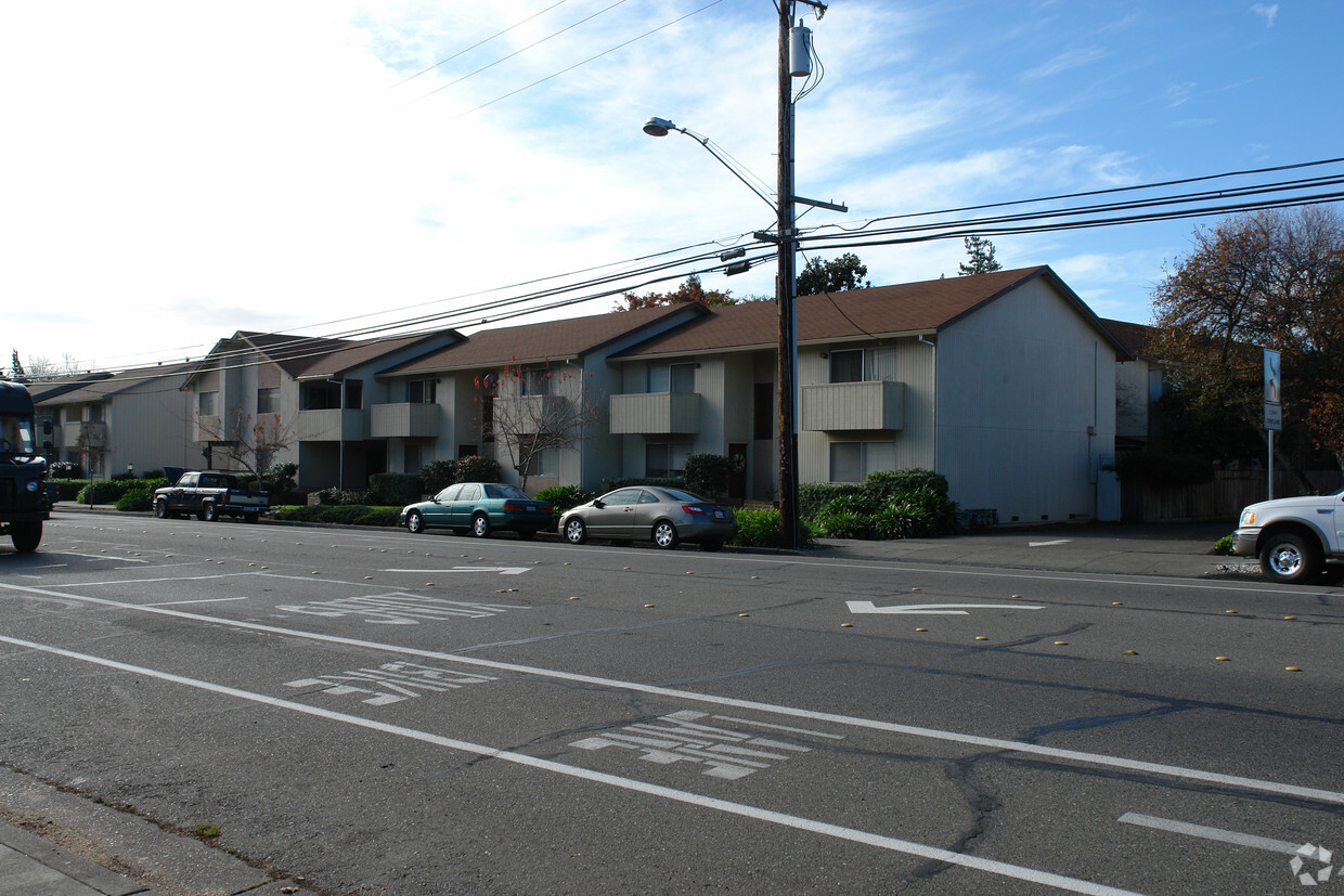 Primary Photo - Spring Lake Apartments