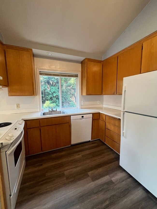 Foto del edificio - 2-Bedroom 1 1/2-Bathroom Duplex in Thurston