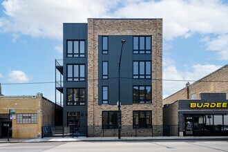 Building Photo - 2135 W Cermak Rd