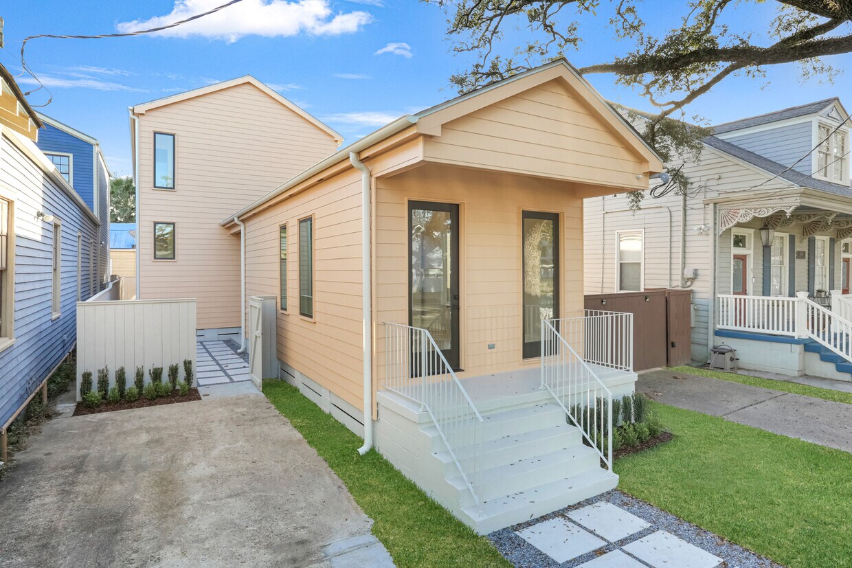 Primary Photo - 1023 Opelousas Ave