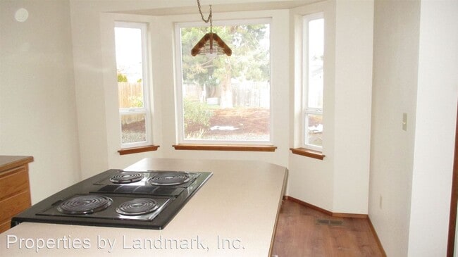 Building Photo - 3 br, 2 bath House - 952 E Cedar