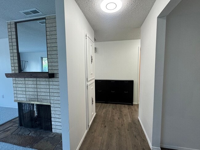 Building Photo - Lake Day Ready- 3 bedroom Rambler!