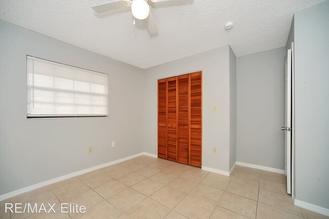 Building Photo - 3804 Lake Dr