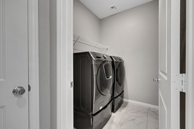 Foto del edificio - Gorgeous 3 bedroom Inspirada home