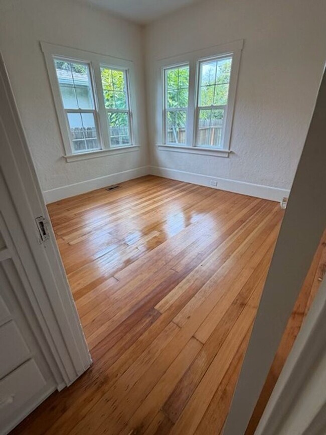 Foto del edificio - Updated Home Near UCD Med Center Available Now!