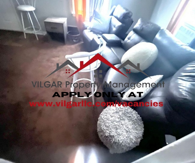 Building Photo - WOW fully furnished home!  4 - bedroom, 1 ...