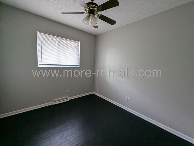 Building Photo - 1631-1633-1633 Carstare Dr