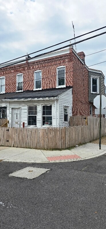 Foto principal - 200 E 24th St