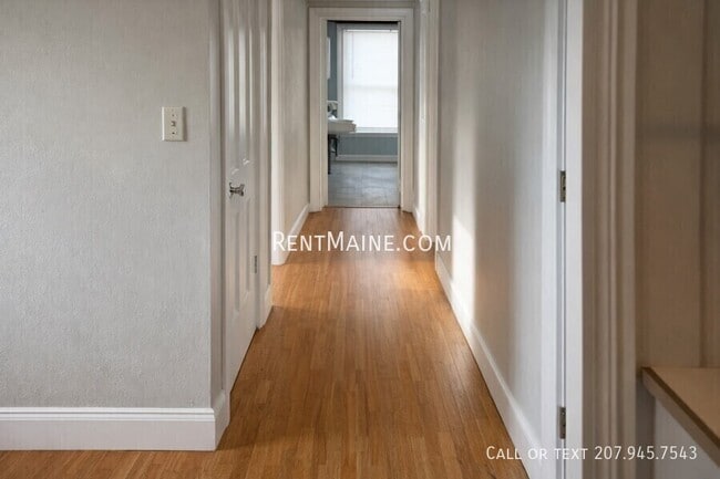 Building Photo - 2 Pine St