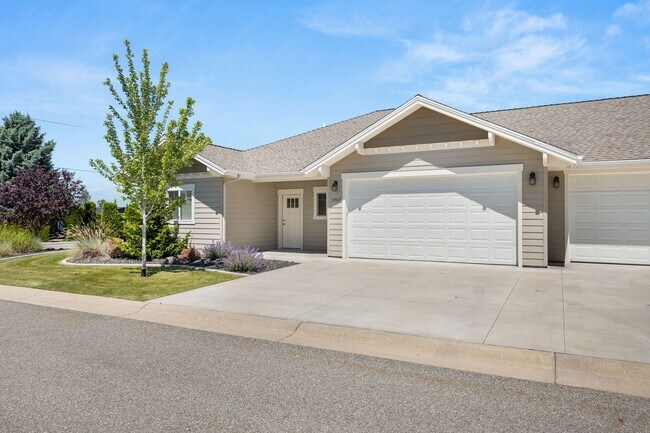 Foto del edificio - Spacious Valley Duplex Available Now!