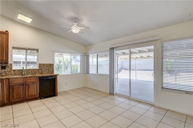 Building Photo - 2085 Wagonwheel Ave