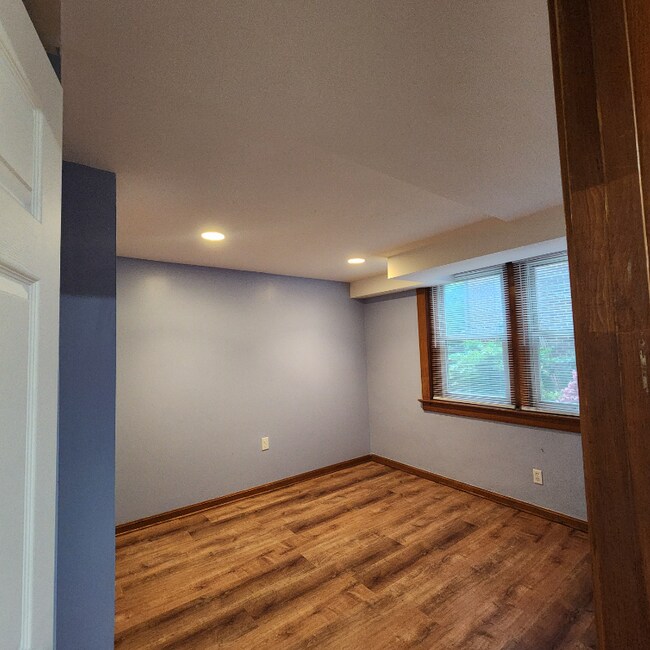 Building Photo - 1305 Otis St NE