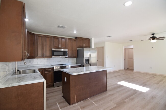 Building Photo - 709 S 30th St