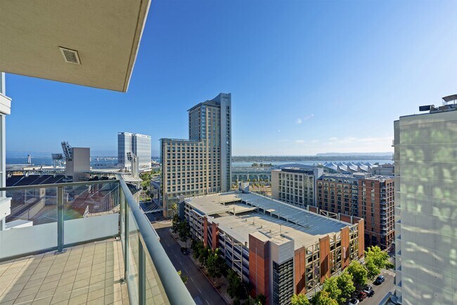Foto del edificio - Must see, Sweeping Bay View 2 Bed/2 Bath C...