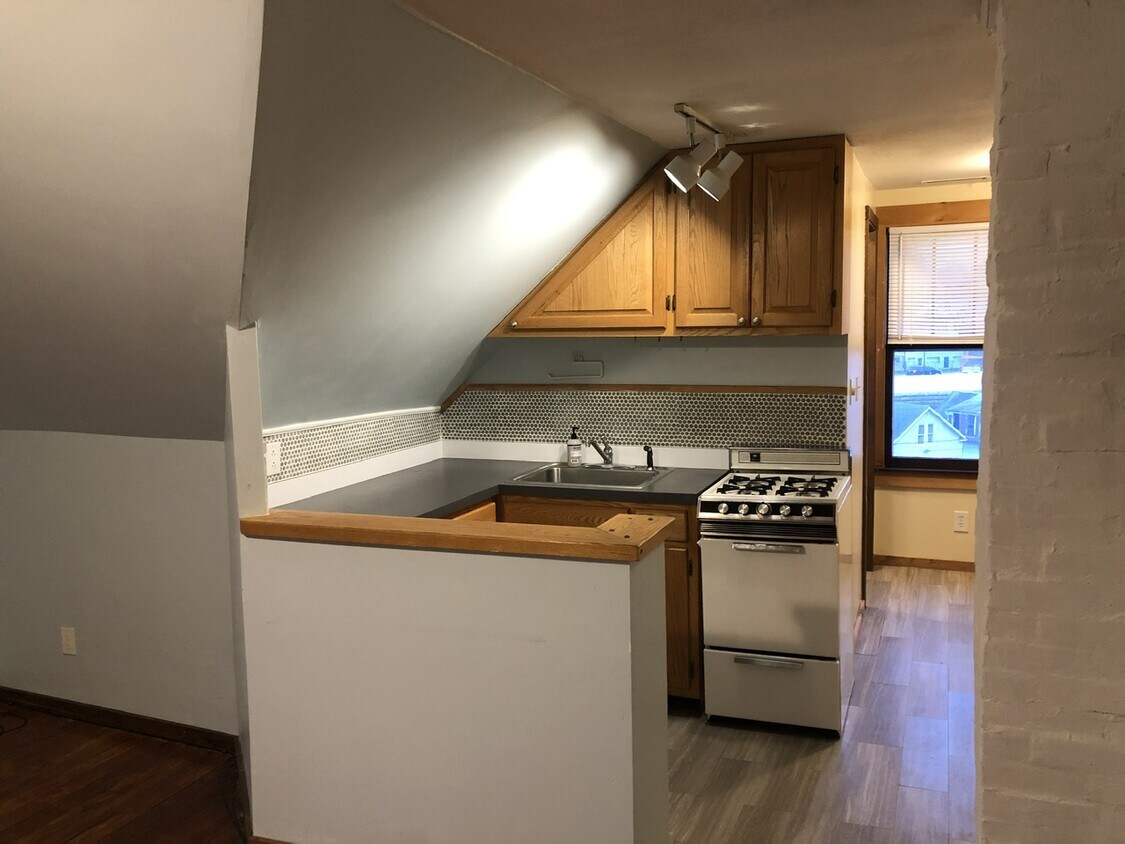 Primary Photo - 224 E Pearl St