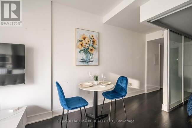 Building Photo - 955 Bay St.