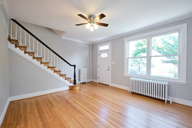 Foto del edificio - 229 Bryant St NE